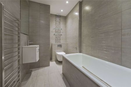 A beautiful raised ground floor flat with high ceilings - Photo 5