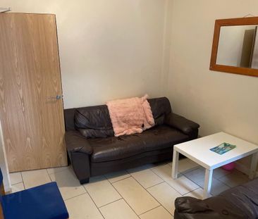 11 Ciaro Street 10 MONTH LEASE, Holylands, Belfast, BT7 1QS - Photo 1