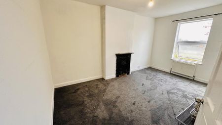 4 bedroom terraced house to rent - Photo 2