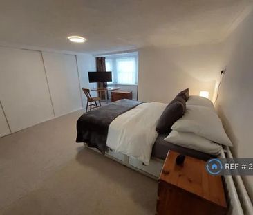 1 bedroom in a house share to rent - Photo 4