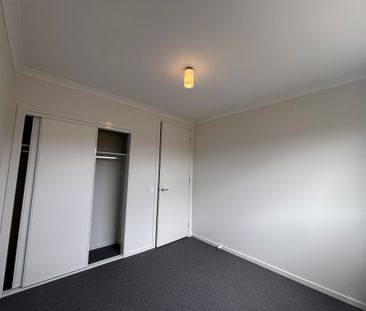 Modern 3-Bedroom Family Home with 2 Bathrooms and Garage - Photo 2