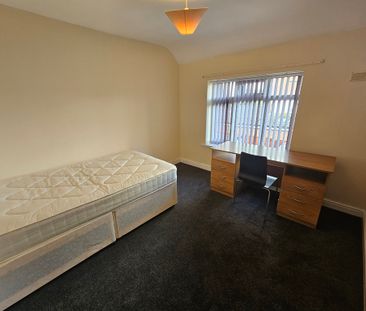 7 Bed Student Accommodation - Photo 3