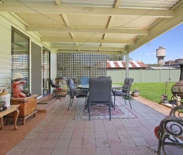 FULLY FURNISHED WEATHERBOARD HOME - Photo 6