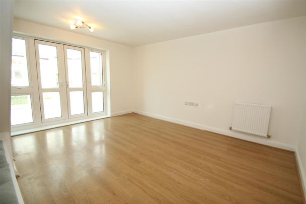 Milton Place, High Wycombe - Photo 1