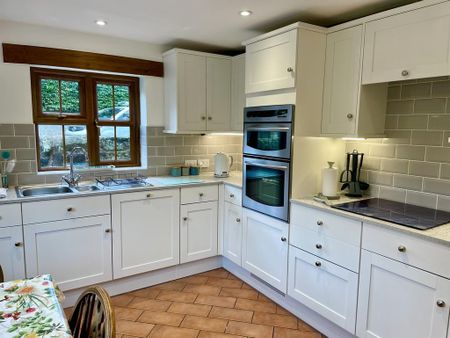 4 bedroom detached house to rent - Photo 5