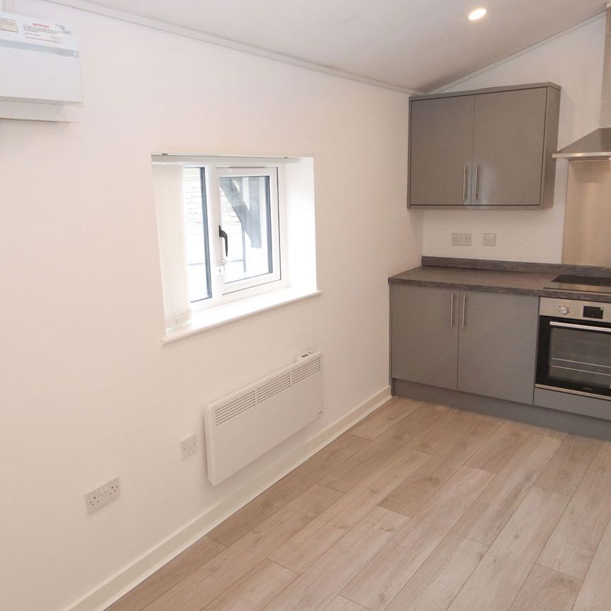 214 Wash Lane, Bury, Greater Manchester, BL9 7DR - Photo 1