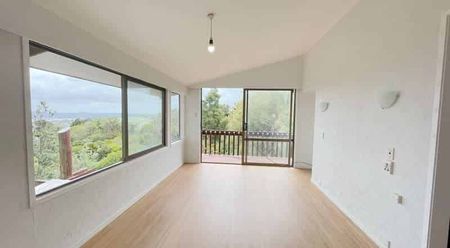 Secluded Vintage Haven in East Tamaki Height - Photo 3