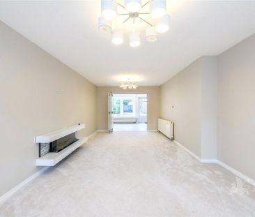 4 bedroom semi-detached house to rent - Photo 3