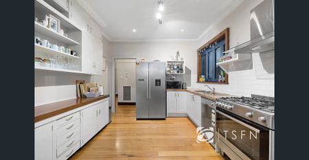 Spacious Family Home in Golden Square - Photo 4