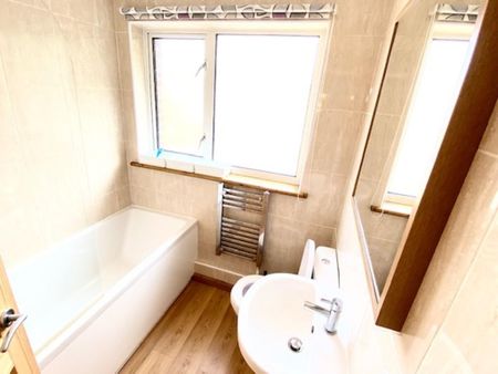 3 bedroom semi-detached house to rent - Photo 5