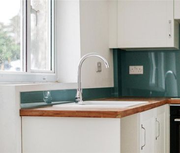 3 bedroom terraced house to rent - Photo 3