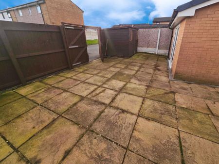 4 bedroom terraced house to rent - Photo 2