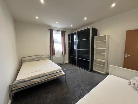 1 Bed Flat, St. Marys Road, IG1 - Photo 2