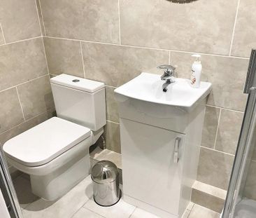 1 bedroom in a house share to rent - Photo 3