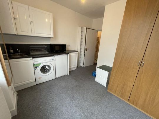 Studio to rent - Photo 1