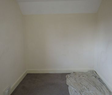 3 bed House - To Let - Photo 2