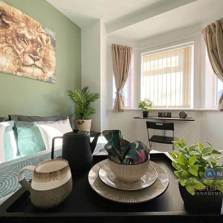 1 bedroom in a house share to rent - Photo 1