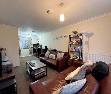 2 bedroom House - Oak Grove, Hatfield - Photo 1