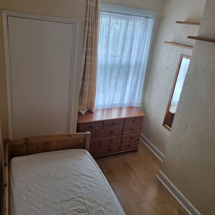 Room in a Shared House, Essex Road, IG11 - Photo 1