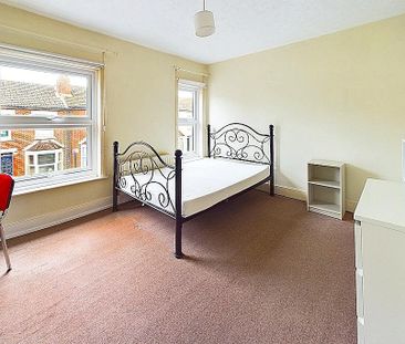 3 bedroom end of terrace house to rent - Photo 5