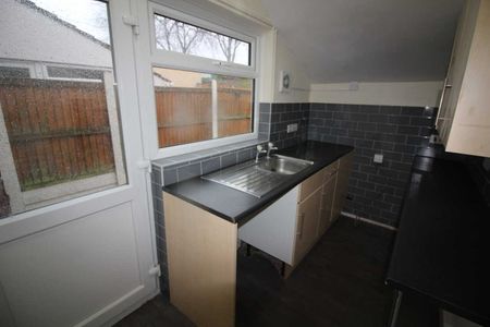 2 bed Terraced - Photo 4