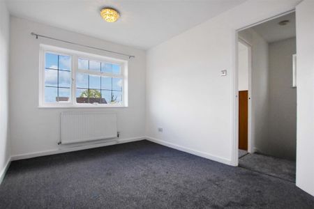 3 bedroom detached house to rent - Photo 2
