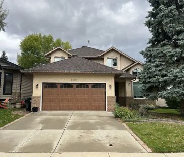 Fully developed two story home, move in ready | 6093 Signal Ridge Heights Southwest, Calgary - Photo 1