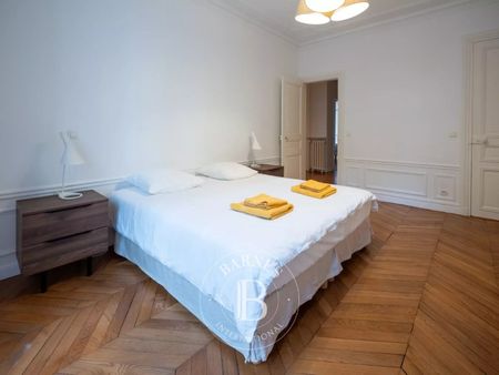 Tout savoir sur cet appartement dans le quartier Gros Caillou, à Paris 7ème - Photo 2