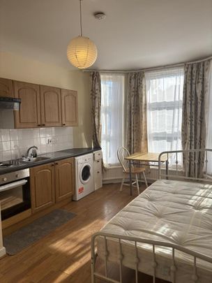 Studio to rent - Photo 1