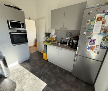 Location Appartement 4 pièces 77m² HYERES 83400 - Photo 6