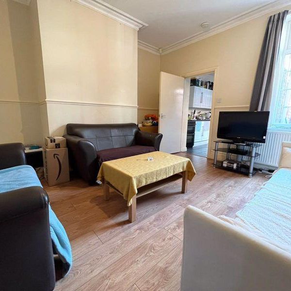 1 bedroom in a house share to rent - Photo 1