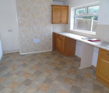 3 bedroom semi-detached house to rent - Photo 3