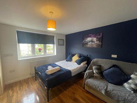 1 bedroom in a house share to rent - Photo 3