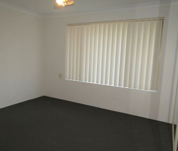 Spacious 4 Bedroom, 2 Bathroom - Photo 5