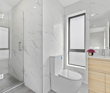 Mangere, 4 bedrooms - Photo 1