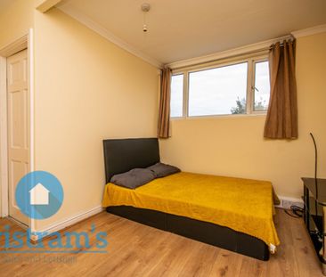2 bed Flat for Rent - Photo 2