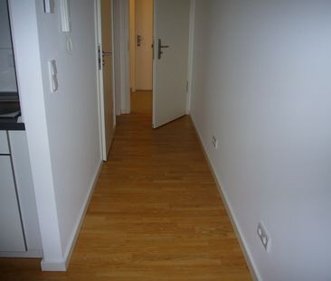***perfekte Singlewohnung mit Einbauküche, Balkon und perfekter Lag... - Photo 1