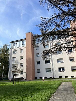 Praktisch geschnittene Wohnung in saniertem Wohnhaus mit Einbauküche - Foto 1