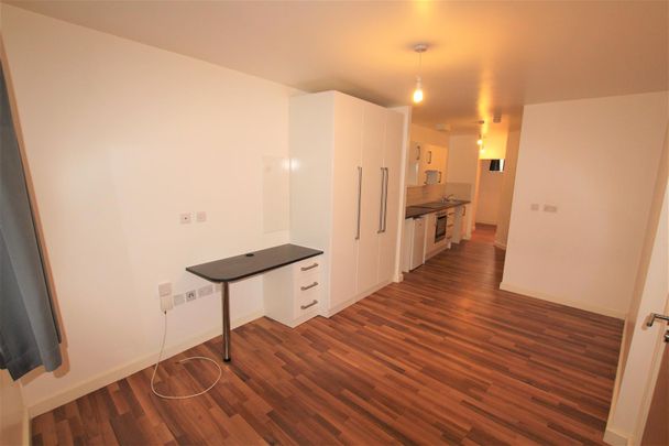 Erskine Street - Photo 1