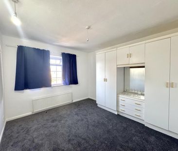 4 bedroom semi-detached house to rent - Photo 4