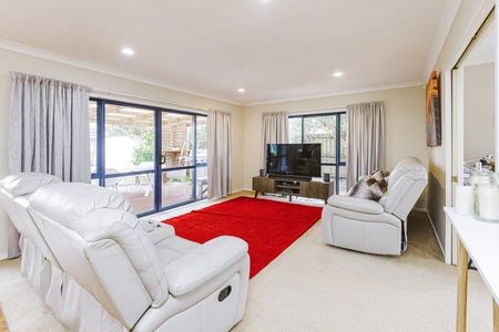 Spacious 4BR Rosehill Retreat with AC & BBQ - Photo 4
