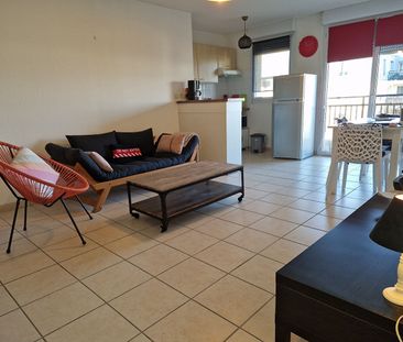 Location Appartement 2 pièces 47m² BORDEAUX 33300 - Photo 2