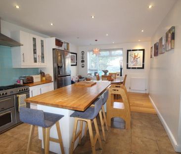 4 bedroom end of terrace house to rent - Photo 6