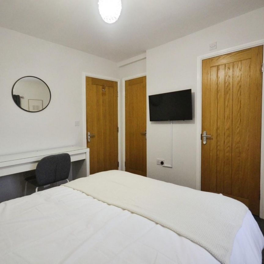 1 bedroom Flat To Let - Photo 1