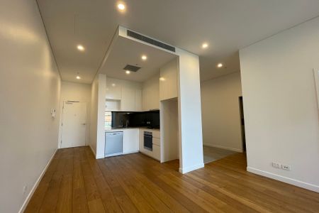 One Bedroom Apartment with Study for Lease !! - Photo 3