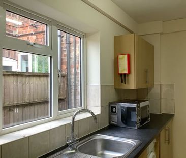 4 Bedroom Terraced To Rent in Nottingham - Photo 1