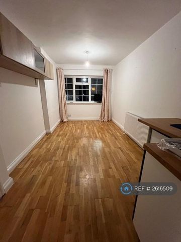 Studio to rent - Photo 2