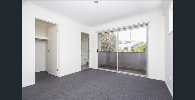 Spacious 4-Bedroom Double-Storey Home for Rent in Coomera - Photo 1