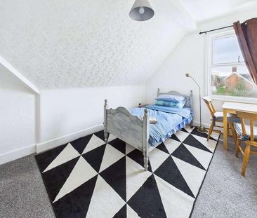 Manorcrofts Road, Egham, TW20 - Photo 4