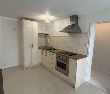 IMMACULATE STUDIO UNIT ON NORMANS HILL - Photo 2